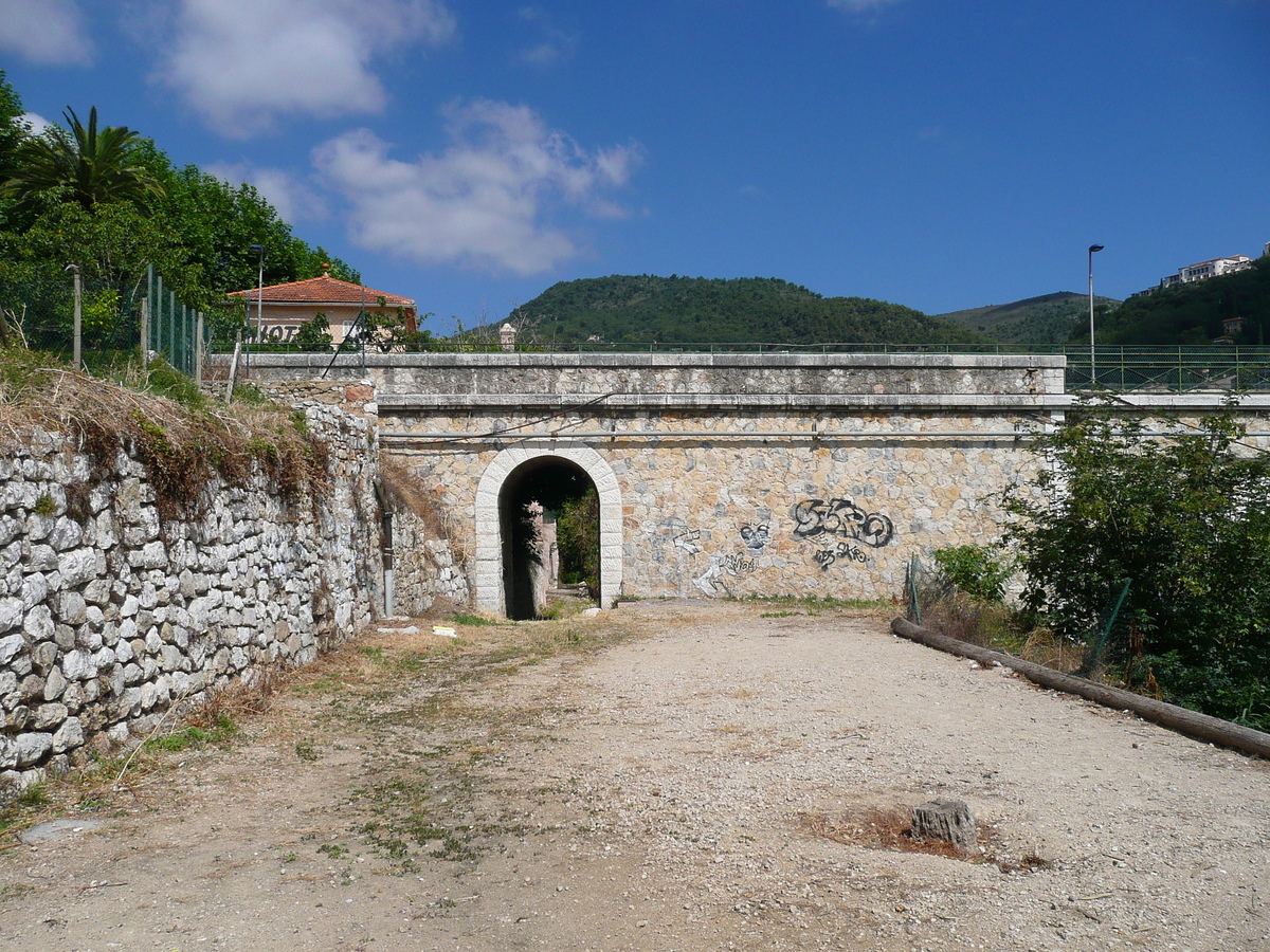 รูปถ่าย ฝรั่งเศส(France) วังซ์(Vence) ถนนอ็องรี-อีนาร์(Avenue H. Isnard) 2007-07 22