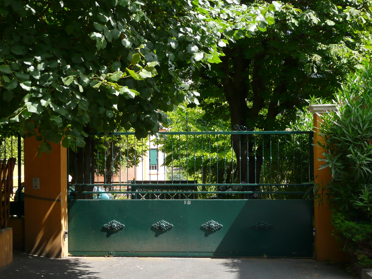รูปถ่าย ฝรั่งเศส(France) วังซ์(Vence) ถนนอ็องรี-อีนาร์(Avenue H. Isnard) 2007-07 14