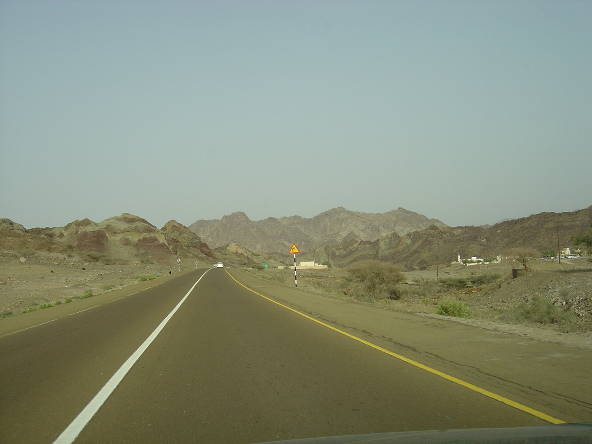 รูปถ่าย โอมาน(Oman) จากบูไรมิไปถนนโซฮาร์(Buraimi to Sohar road) 2005-03 26