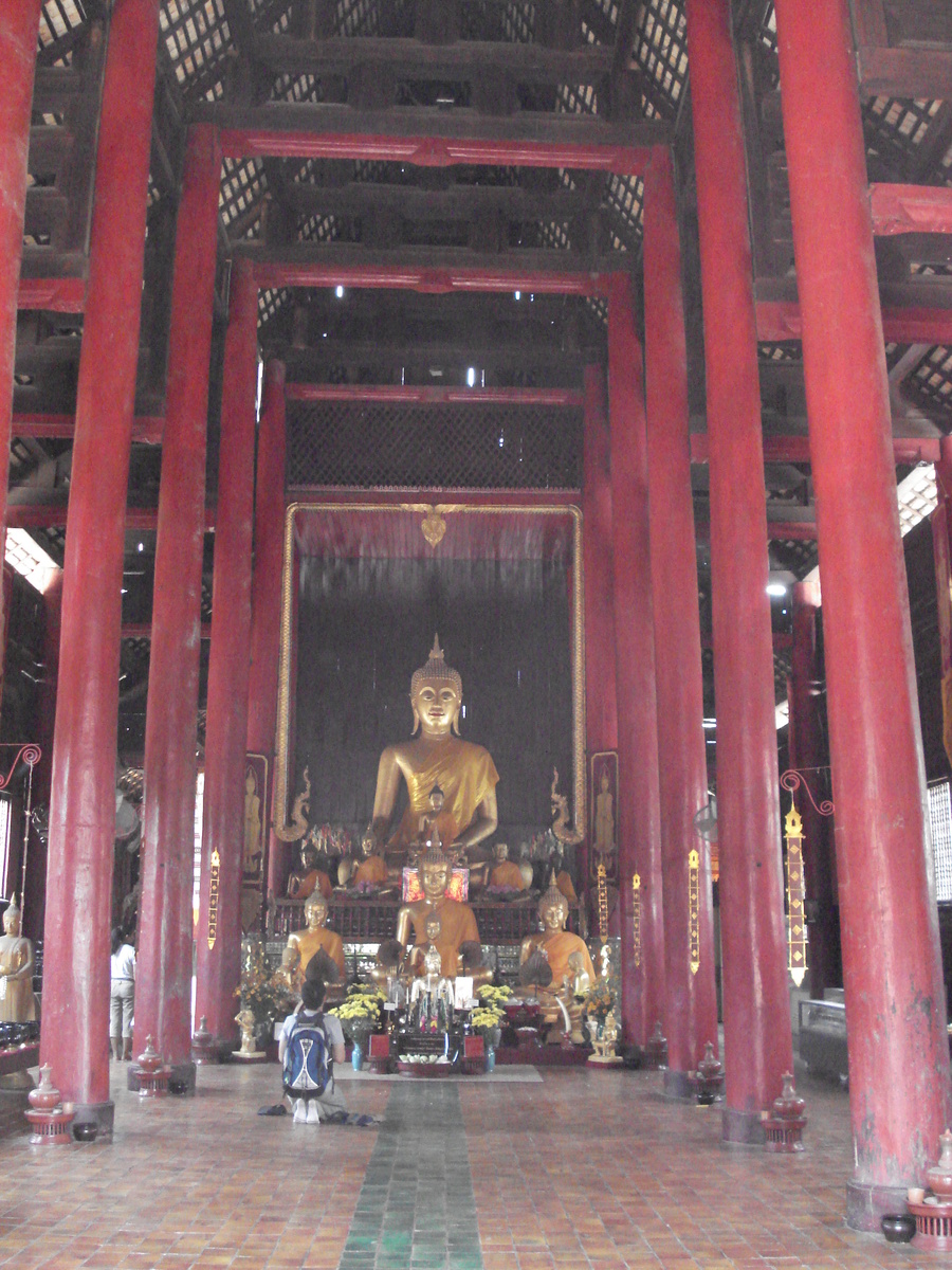 รูปถ่าย ไทย(Thailand) เชียงใหม่(Chiang Mai) ข้างในคุเมืองเชียงใหม่(Inside Canal) วัดเจดีย์หลวงวรวิหาร(Wat Chediluang Varaviharn temple) 2006-04 23