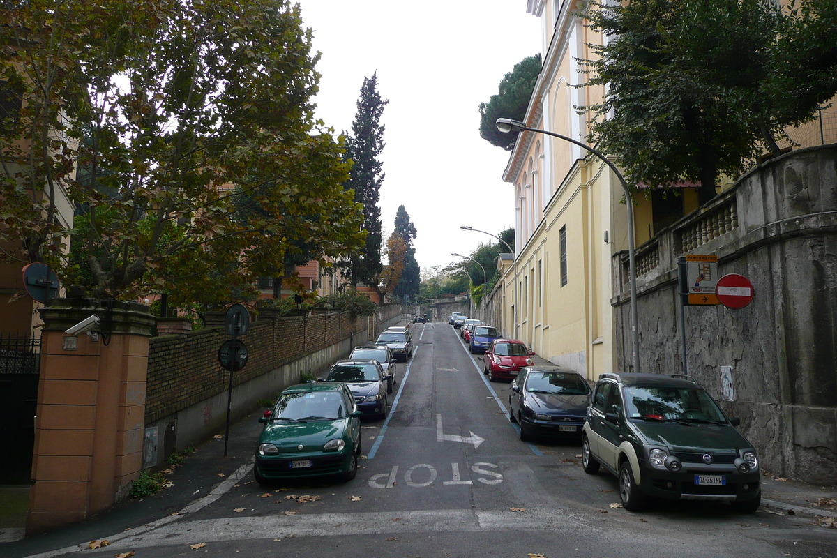 รูปถ่าย อิตาลี(Italy) โรม(Rome) ถนนเตรนตาอาปรีเล(Viale Trenta Aprile) 2007-11 5