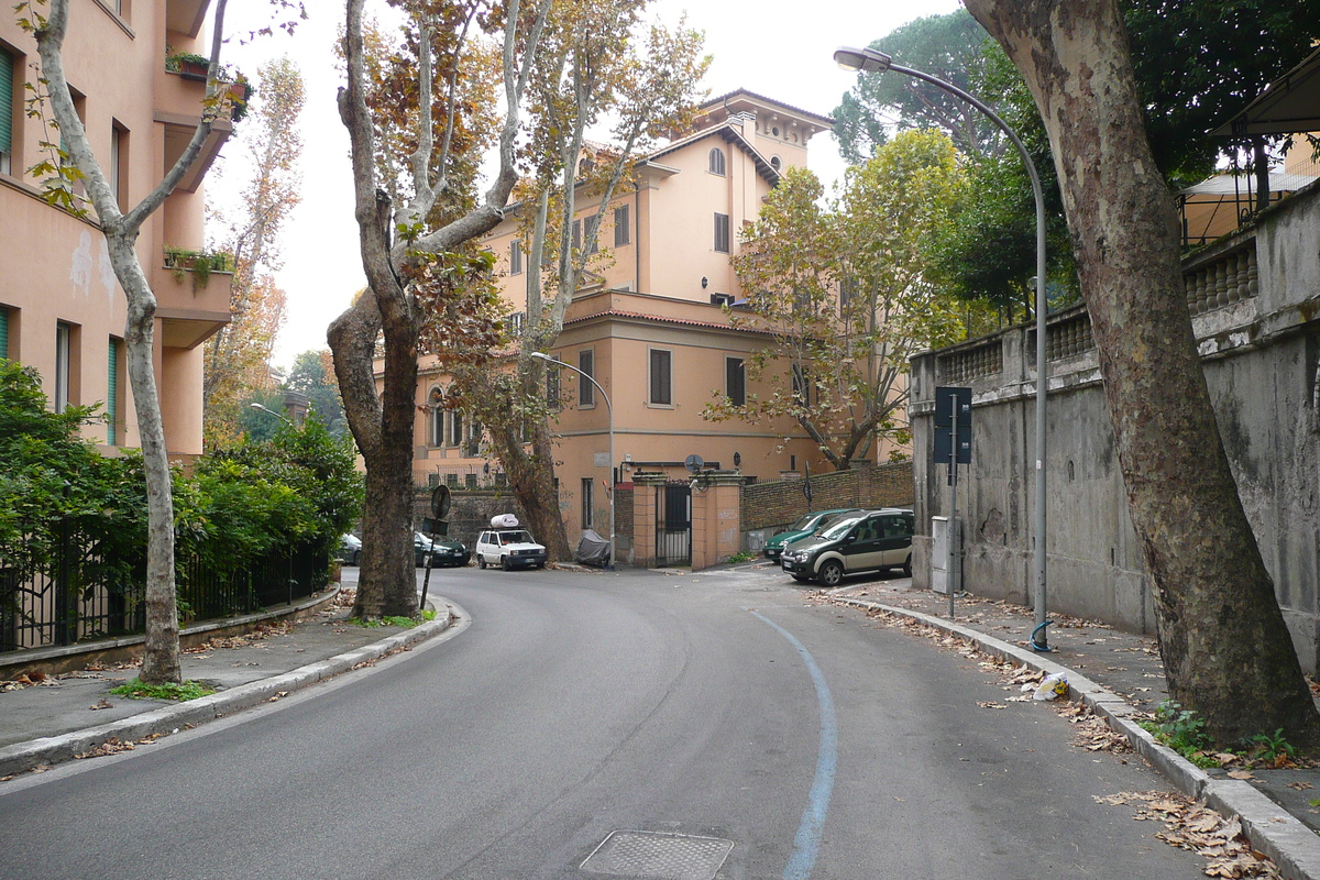รูปถ่าย อิตาลี(Italy) โรม(Rome) ถนนเตรนตาอาปรีเล(Viale Trenta Aprile) 2007-11 22