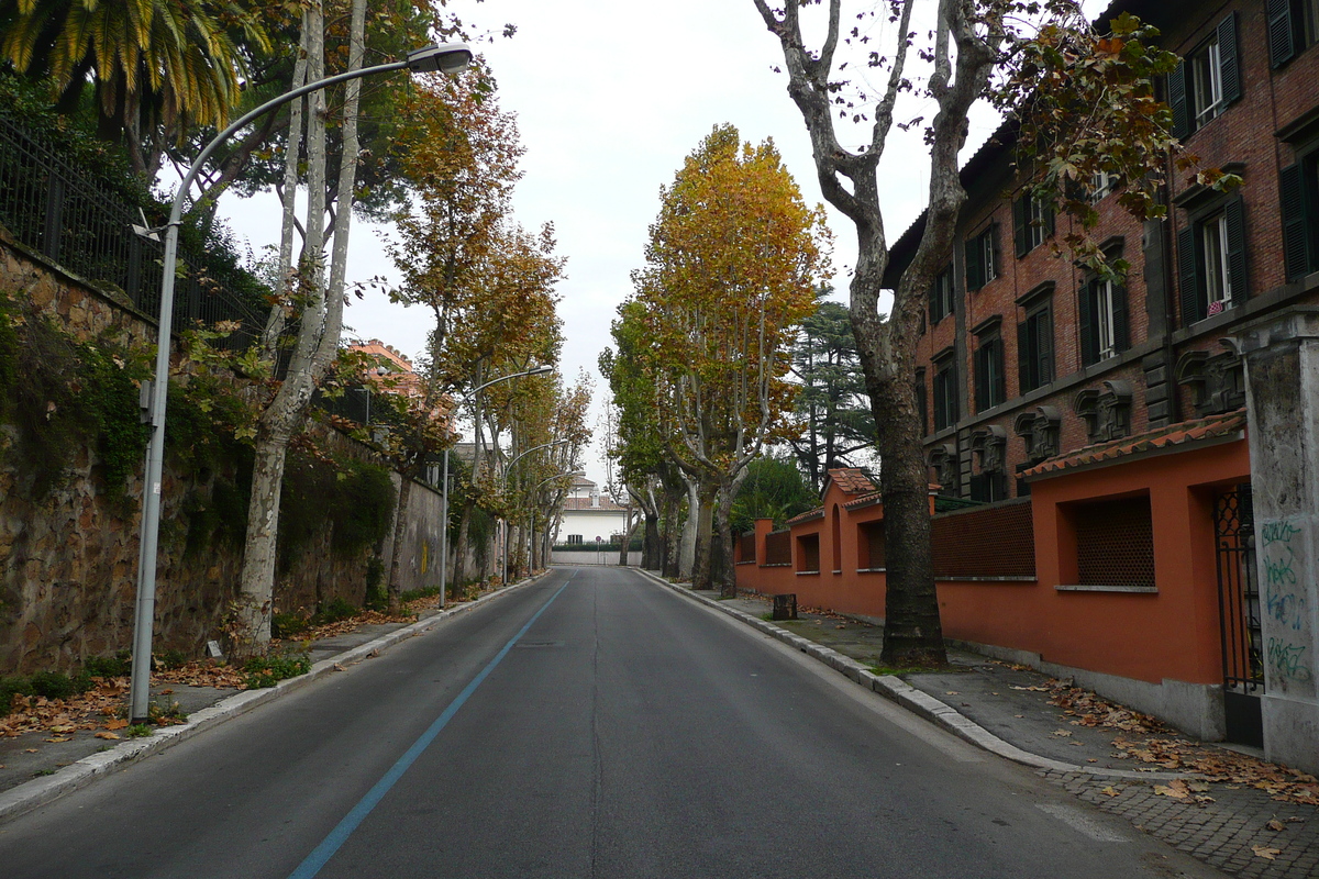 รูปถ่าย อิตาลี(Italy) โรม(Rome) ถนนเตรนตาอาปรีเล(Viale Trenta Aprile) 2007-11 26