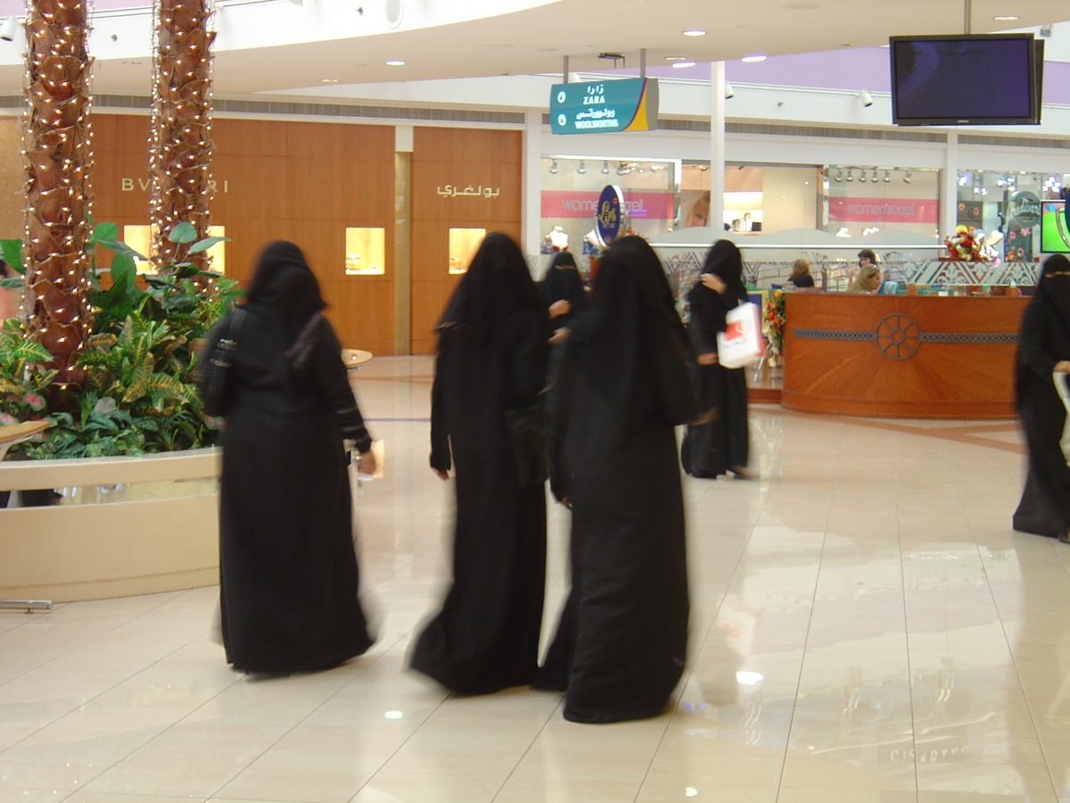 รูปถ่าย สหรัฐอาหรับเอมิเรตส์(United Arab Emirates) อาบูดาบี(Abu Dhabi) มารีนามอลล์(Marina Mall) 2005-09 14