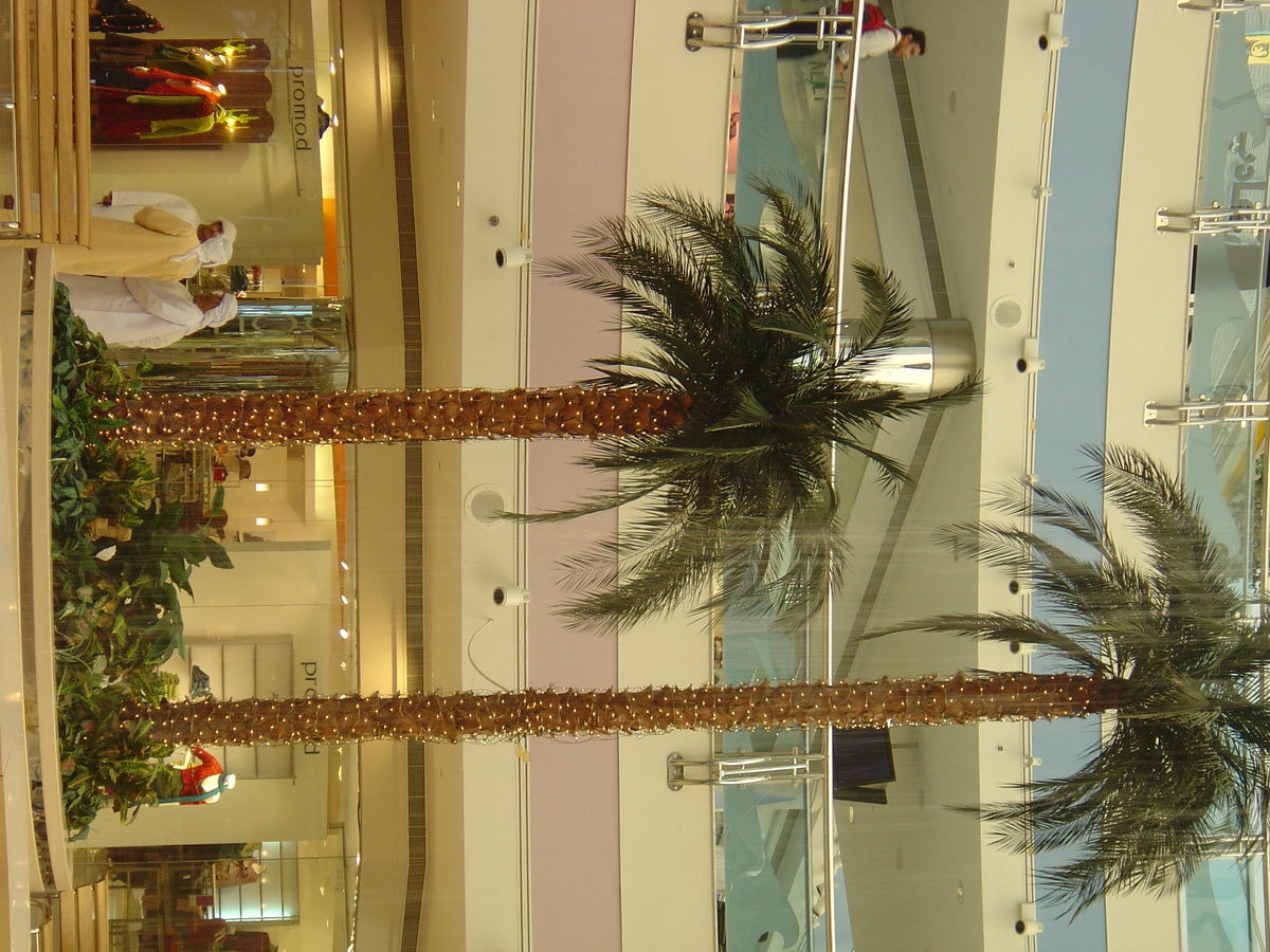 รูปถ่าย สหรัฐอาหรับเอมิเรตส์(United Arab Emirates) อาบูดาบี(Abu Dhabi) มารีนามอลล์(Marina Mall) 2005-09 16