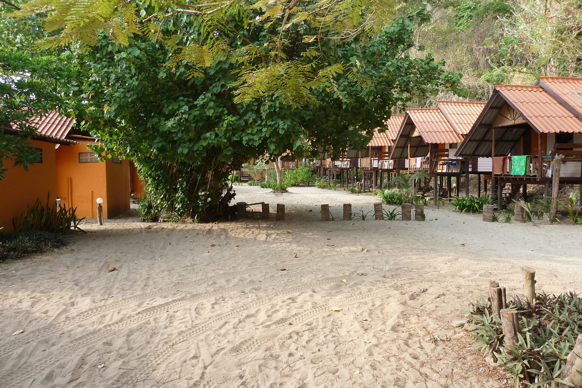 รูปถ่าย ไทย(Thailand) เกาะช้าง(Ko Chang) หาดทรายขาว(White sand beach) 2011-02 25