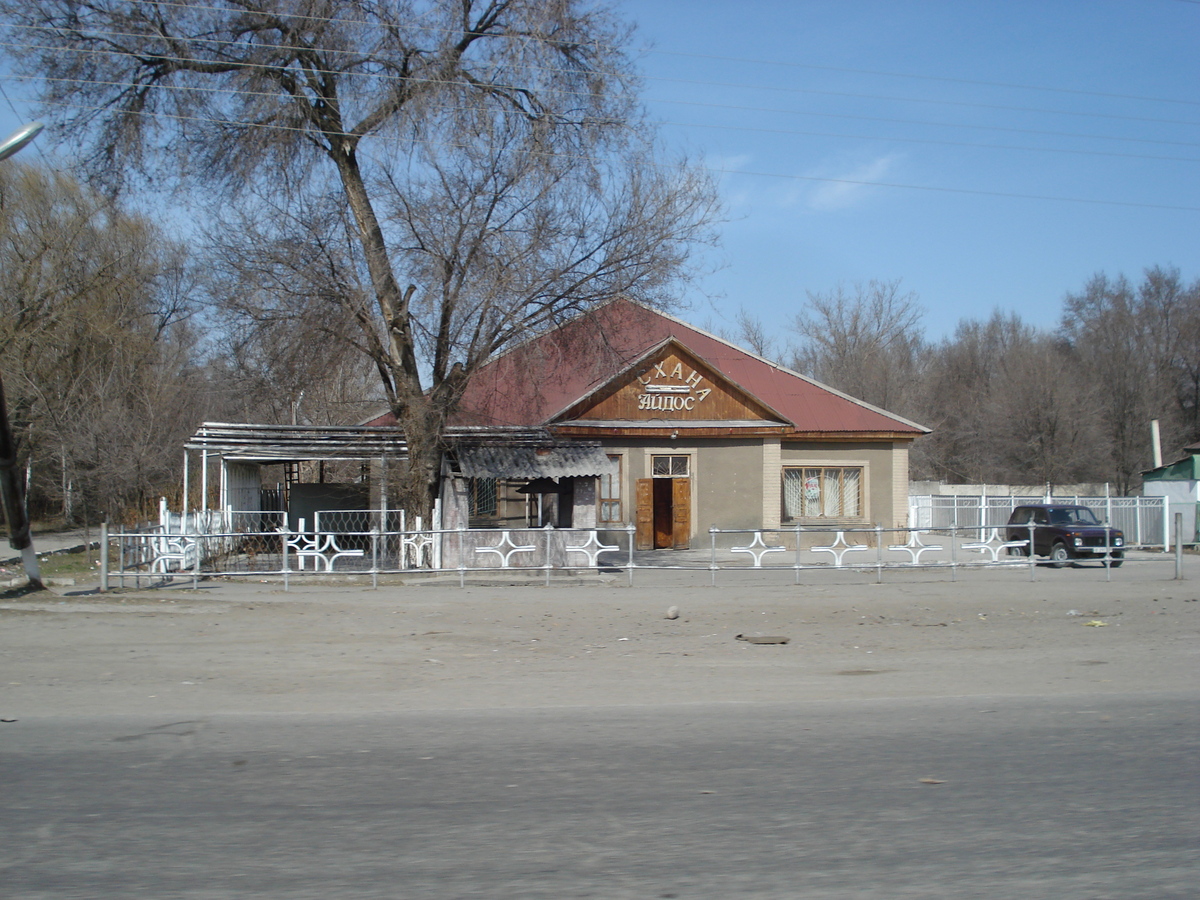 รูปถ่าย คาซัคสถาน(Kazakhstan) ถนนจากอัลมาตีไปหุบผาชารึน(Almaty to Charyn Canyon road) 2007-03 9