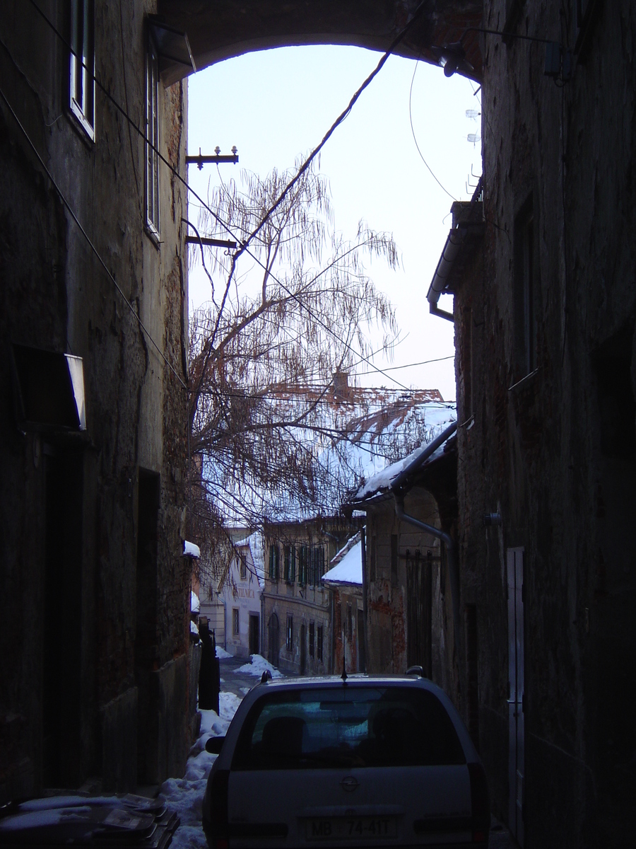 รูปถ่าย สโลวีเนีย(Slovenia) พีทูจ(Ptuj) 2005-03 19