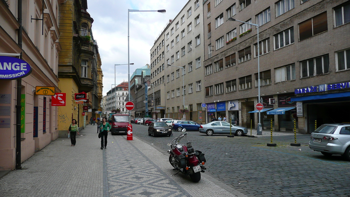 รูปถ่าย สาธารณรัฐเช็ก(Czech Republic) ปราก(Prague) ออปเลตาโลวา(Opletalova) 2007-07 12