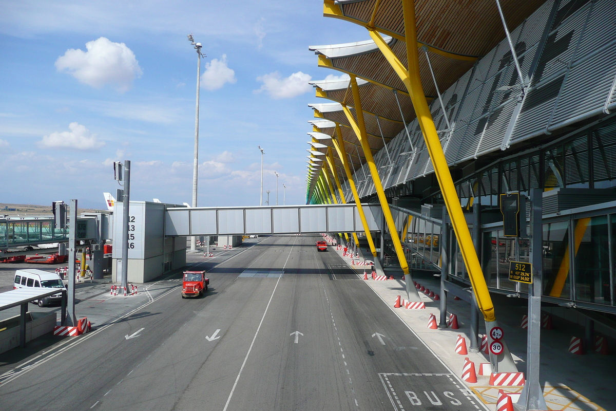 รูปถ่าย สเปน(Spain) มาดริค(Madrid) ท่าอากาศยานบาราคัส(Barajas Airport) 2007-09 31