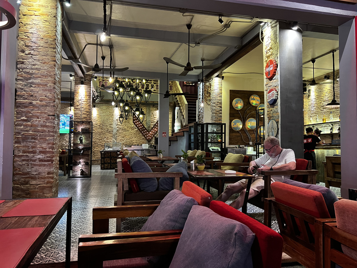รูปถ่าย กัมพูชา(Cambodia) เสียมราฐ(Siem Reap) ถนนผับสตรีท(Pub Street) 2023-01 16
