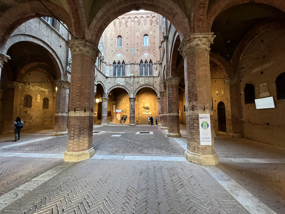 รูปถ่าย อิตาลี(Italy) ซีเอน่า(Siena) วังปุบบลีโก(Palazzo Pubblico) 2021-09 66