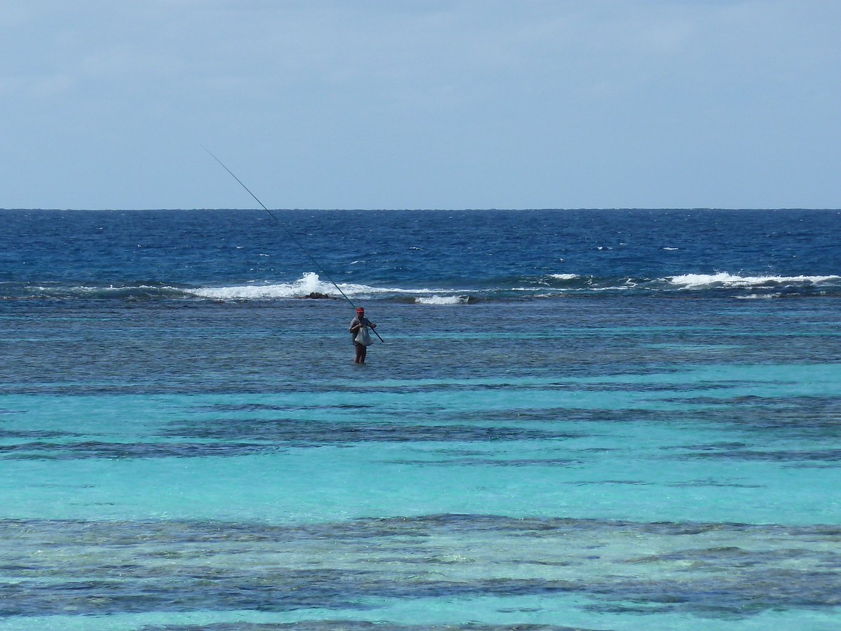 รูปถ่าย นิวแคลิโดเนีย(New Caledonia) เกาะลีฟู(Lifou) หมู่บ้านมู(Mu) 2010-05 22