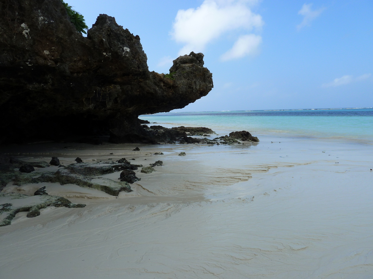 รูปถ่าย นิวแคลิโดเนีย(New Caledonia) เกาะลีฟู(Lifou) ลูเอซิลลา(Luecilla) 2010-05 16