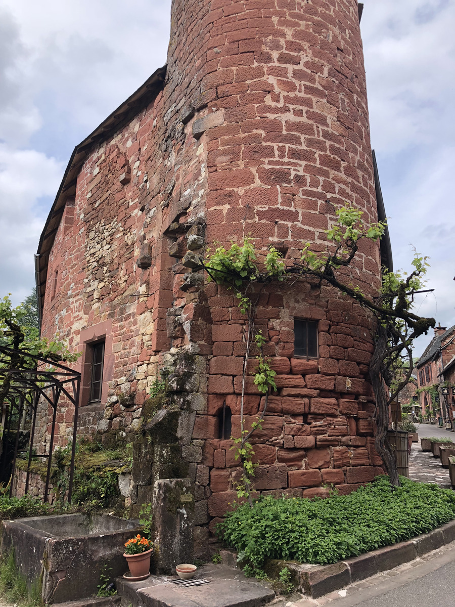 รูปถ่าย ฝรั่งเศส(France) กอลงฌ์-ลา-รูฌ(Collonges la Rouge) 2018-04 56