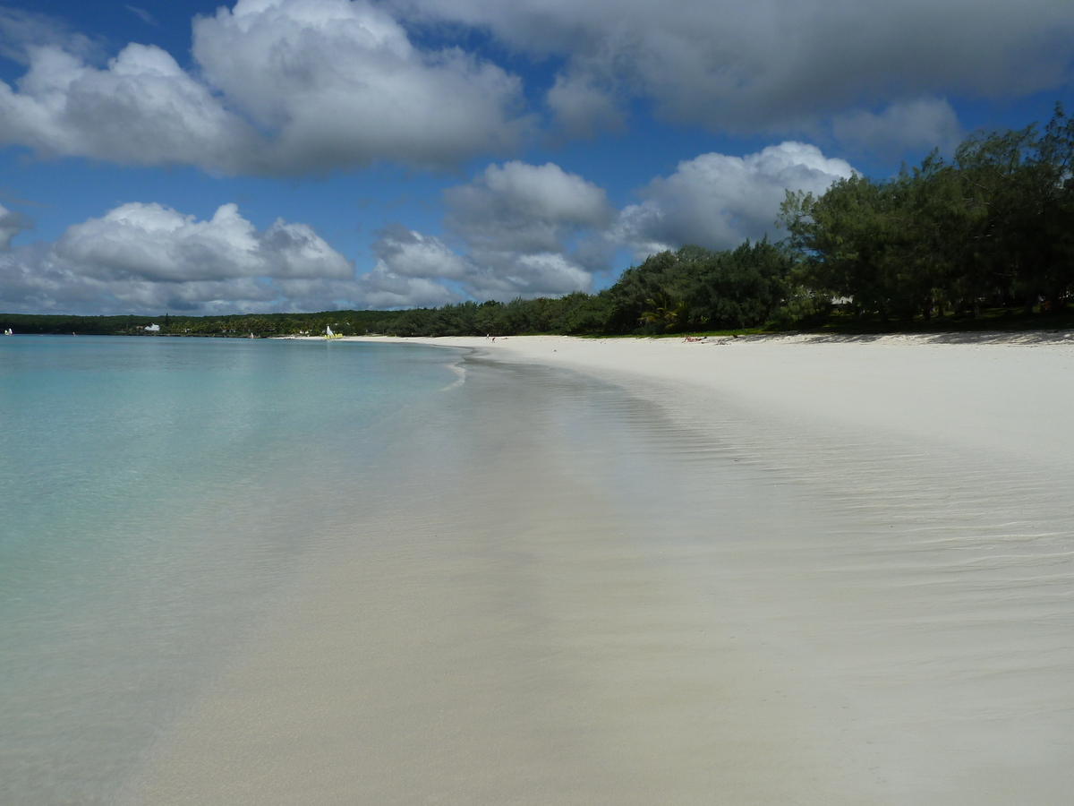 รูปถ่าย นิวแคลิโดเนีย(New Caledonia) เกาะลีฟู(Lifou) อ่าวชาโตบรีย็อง(Chateaubriand Bay) 2010-05 25