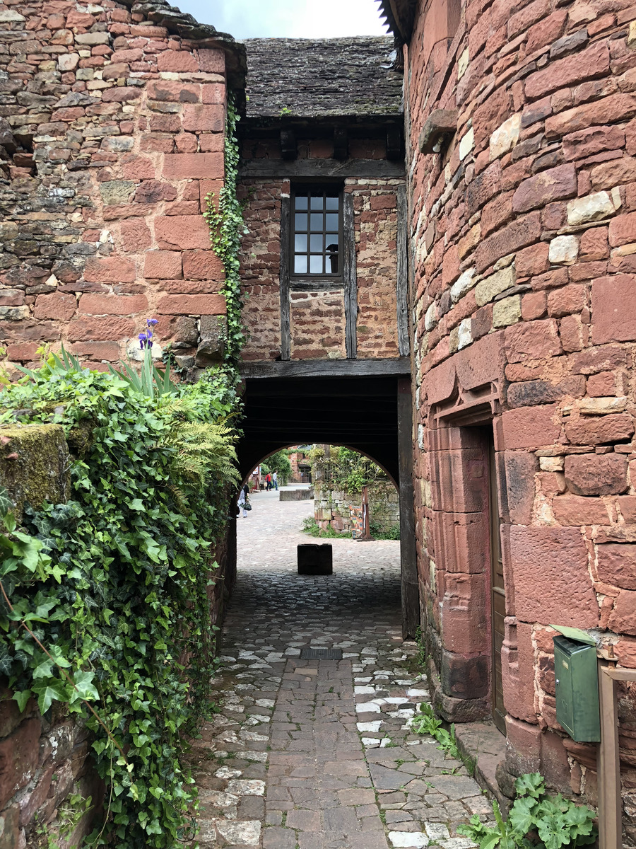 รูปถ่าย ฝรั่งเศส(France) กอลงฌ์-ลา-รูฌ(Collonges la Rouge) 2018-04 12