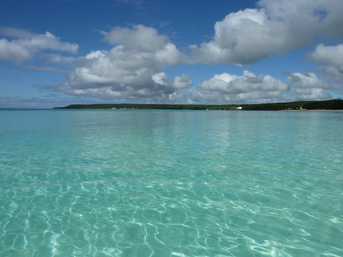 รูปถ่าย นิวแคลิโดเนีย(New Caledonia) เกาะลีฟู(Lifou) อ่าวชาโตบรีย็อง(Chateaubriand Bay) 2010-05 26