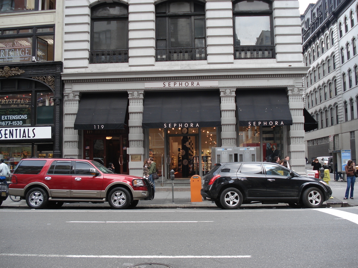 รูปถ่าย สหรัฐอเมริกา(United States) นิวยอร์ก(New York) ตามถนนฟิฟท์อเวนิว(down the 5th Avenue) 2006-03 33
