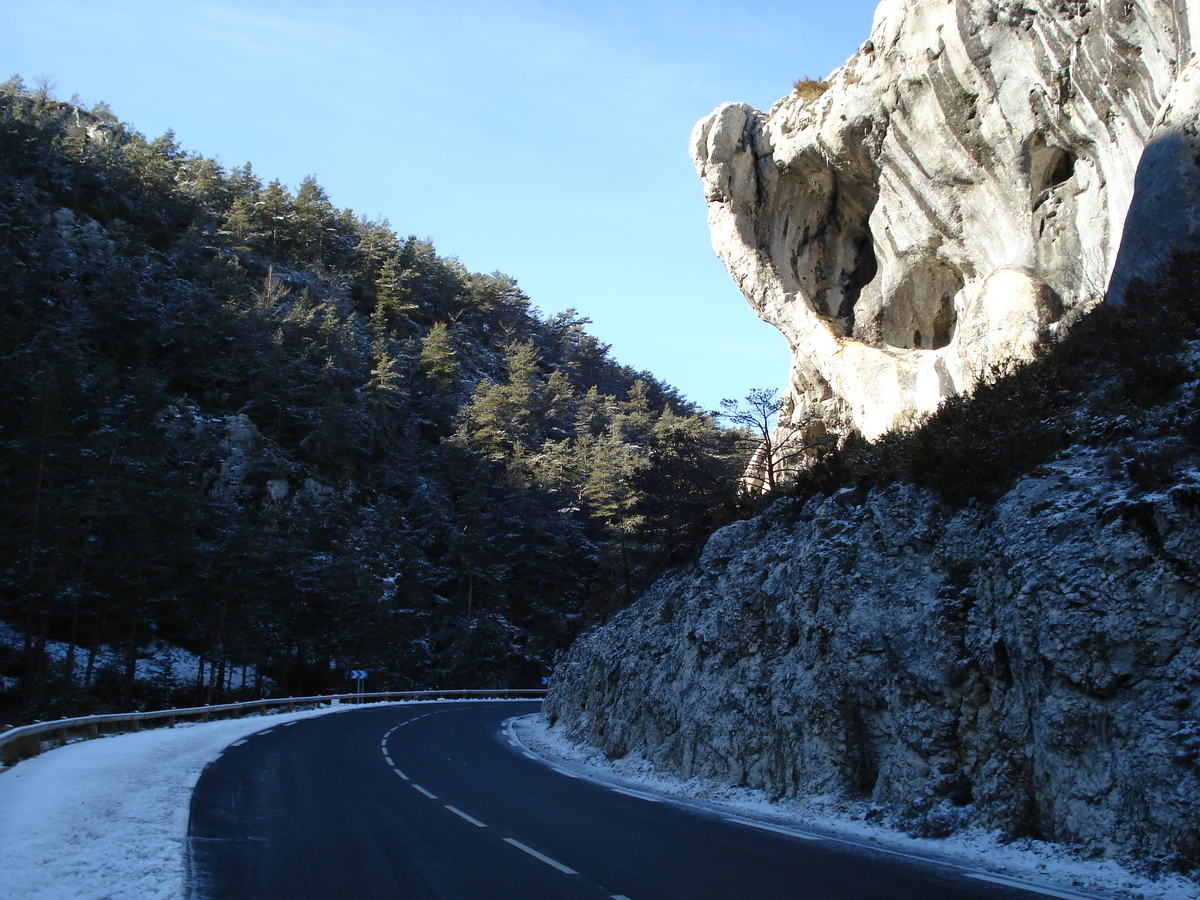 รูปถ่าย ฝรั่งเศส(France) ถนนจากกูร์เซกูลไปเกรโอลีแยร์-เล-เนจ(Coursegoule to Greolieres les neiges road) 2007-01 1