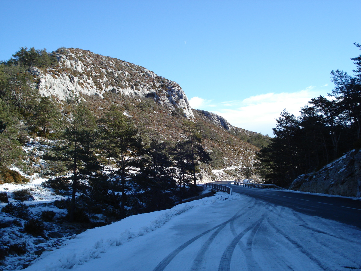 รูปถ่าย ฝรั่งเศส(France) ถนนจากกูร์เซกูลไปเกรโอลีแยร์-เล-เนจ(Coursegoule to Greolieres les neiges road) 2007-01 21