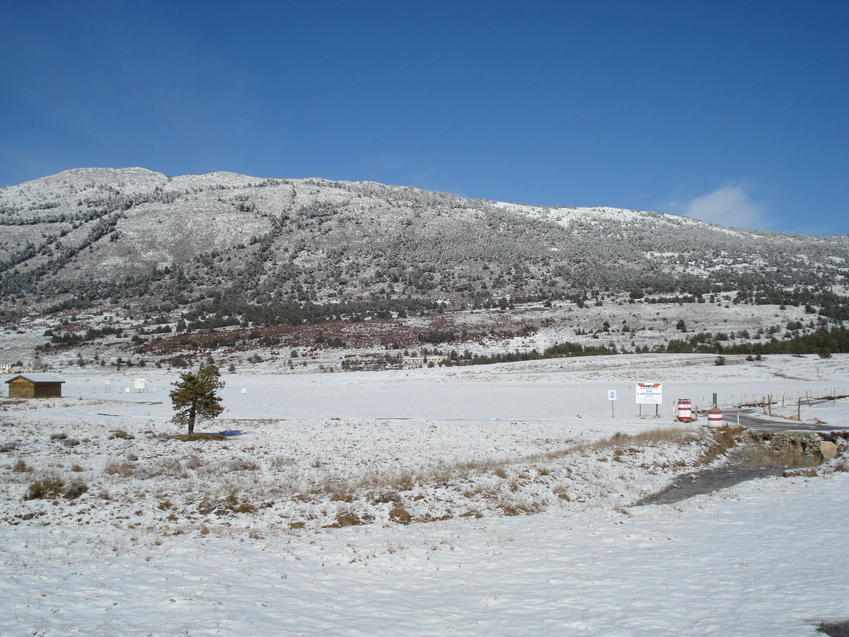 รูปถ่าย ฝรั่งเศส(France) ถนนจากกูร์เซกูลไปเกรโอลีแยร์-เล-เนจ(Coursegoule to Greolieres les neiges road) 2007-01 36