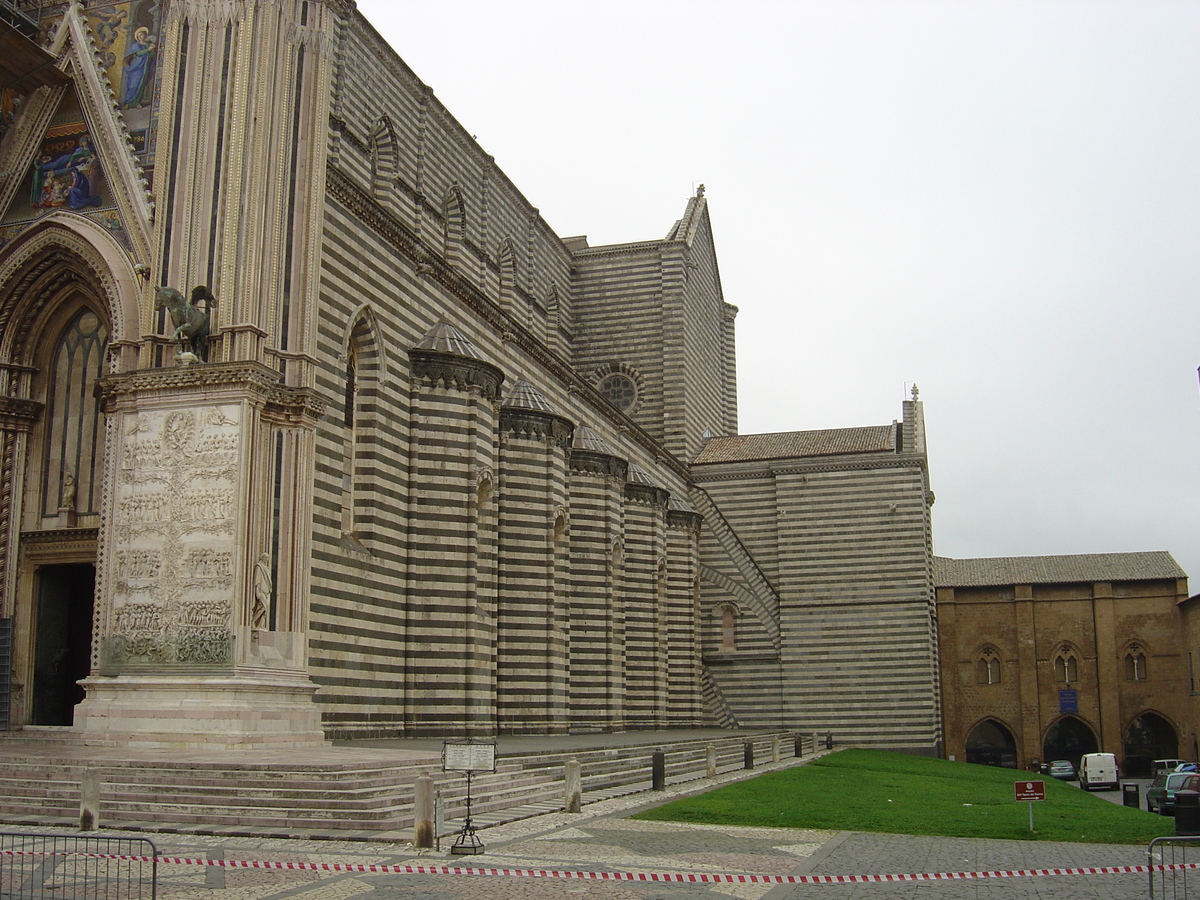 รูปถ่าย อิตาลี(Italy) ออร์วิเอโต้(Orvieto) 2004-03 15