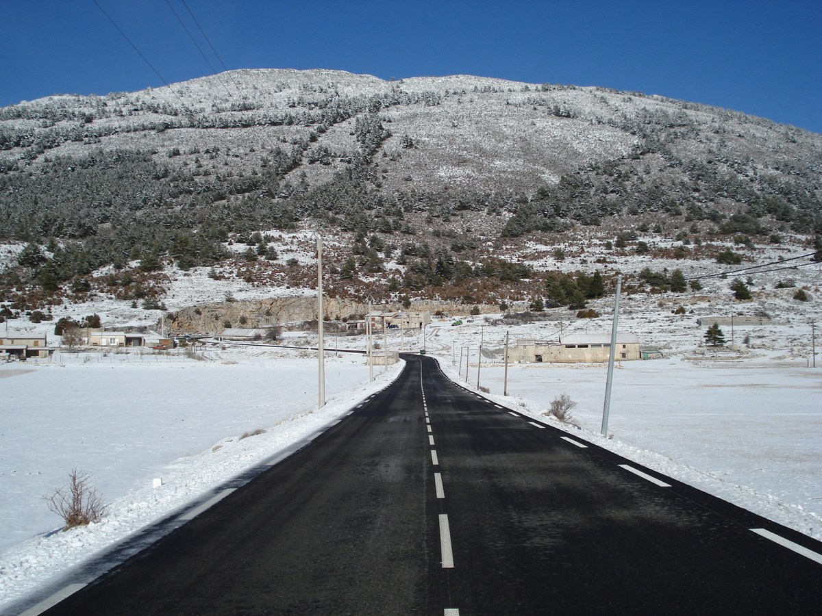 รูปถ่าย ฝรั่งเศส(France) ถนนจากกูร์เซกูลไปเกรโอลีแยร์-เล-เนจ(Coursegoule to Greolieres les neiges road) 2007-01 78