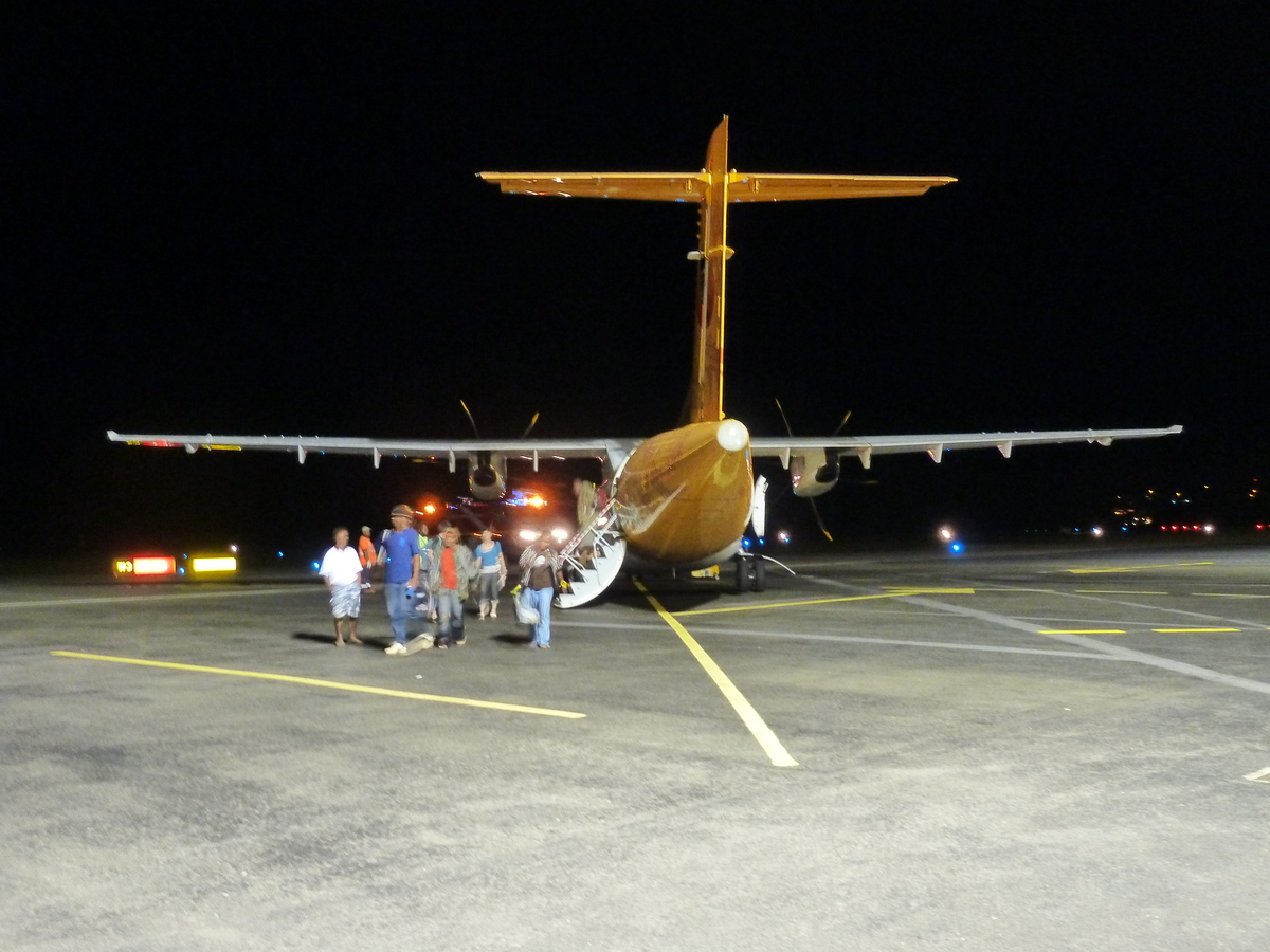 รูปถ่าย นิวแคลิโดเนีย(New Caledonia) สนามบินมาเจนตา(Magenta Airport) 2010-05 5