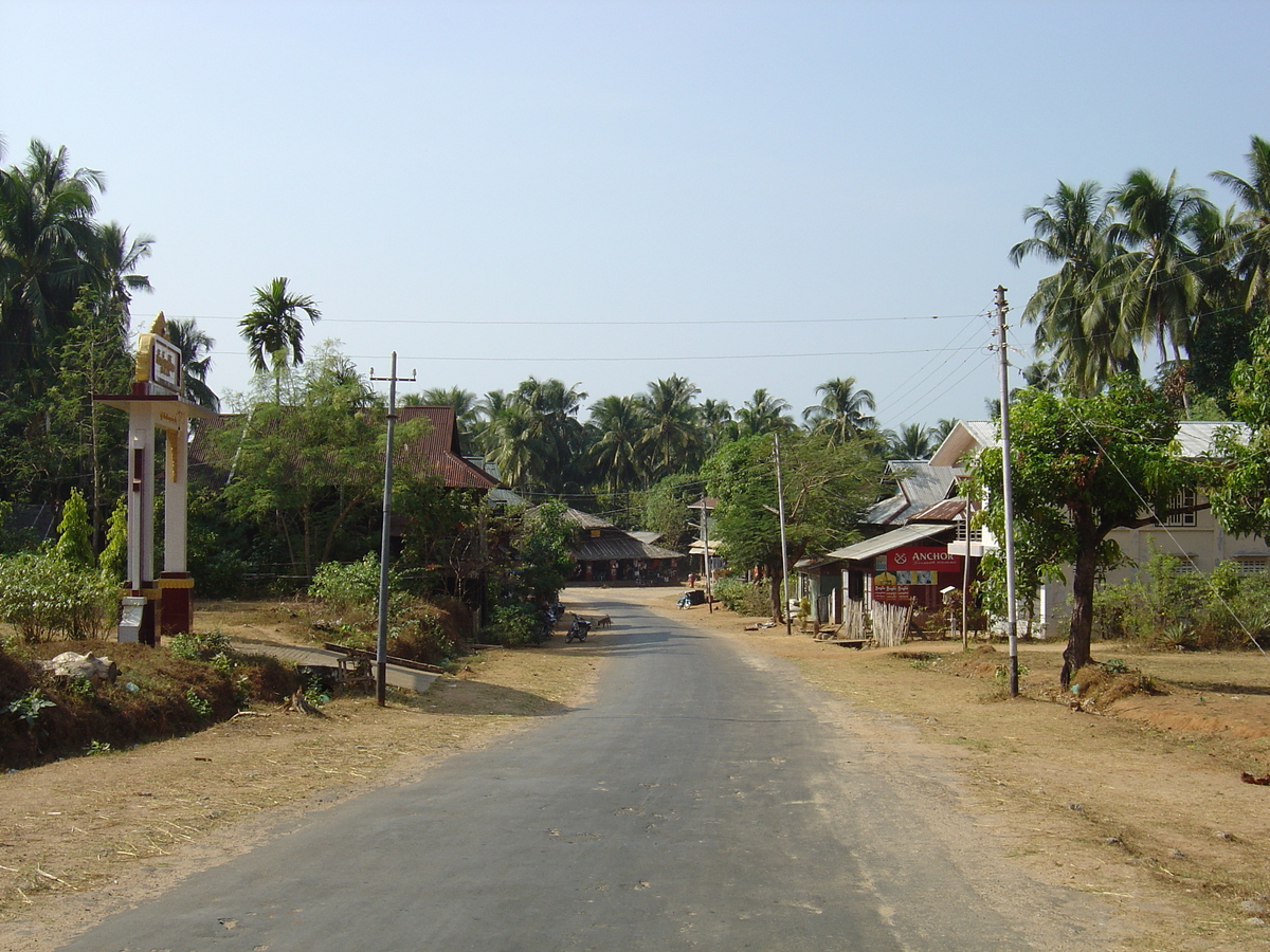 รูปถ่าย พม่า(Myanmar) ถนนจากทวายไปหาดหม่องมะกัน(Road from Dawei to Maungmagan beach) 2005-01 65