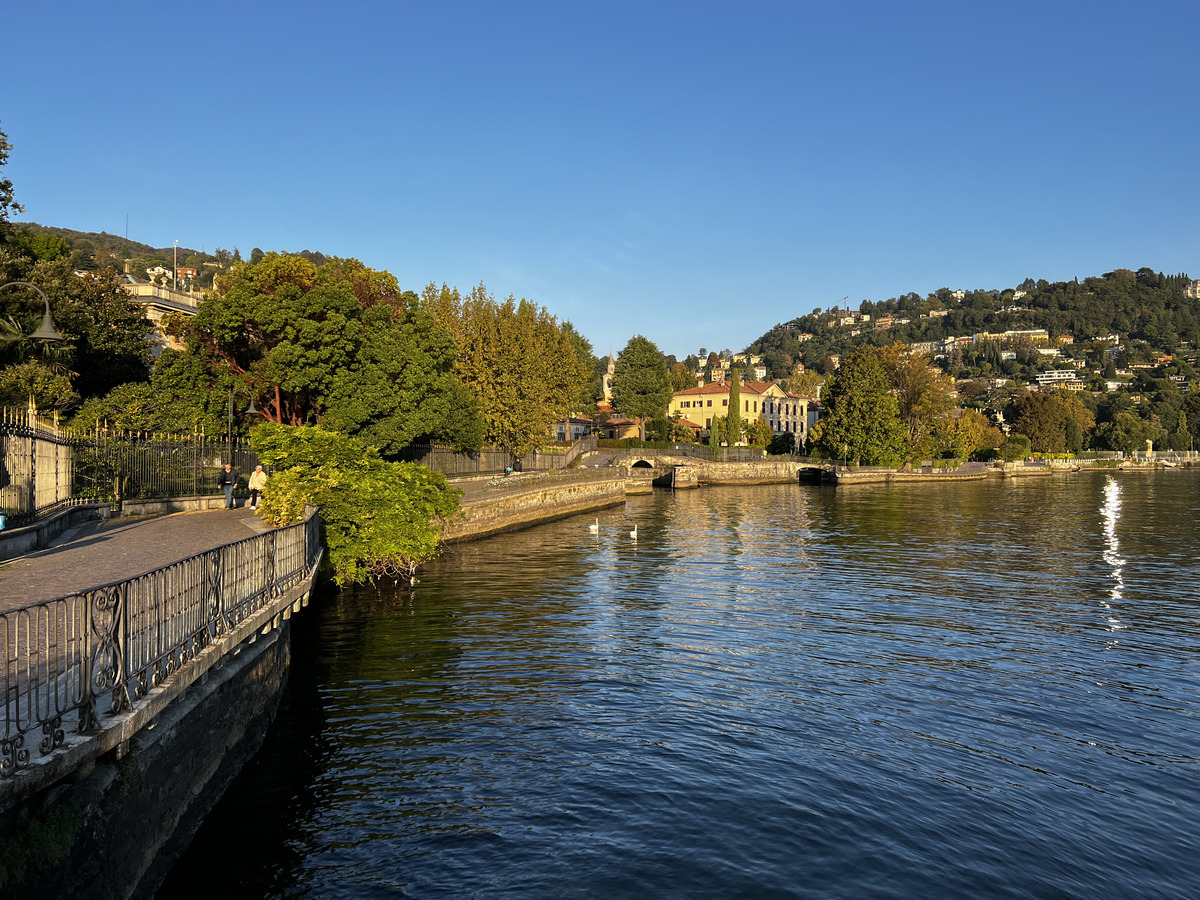 รูปถ่าย อิตาลี(Italy) โคโม(Como) 2023-10 29
