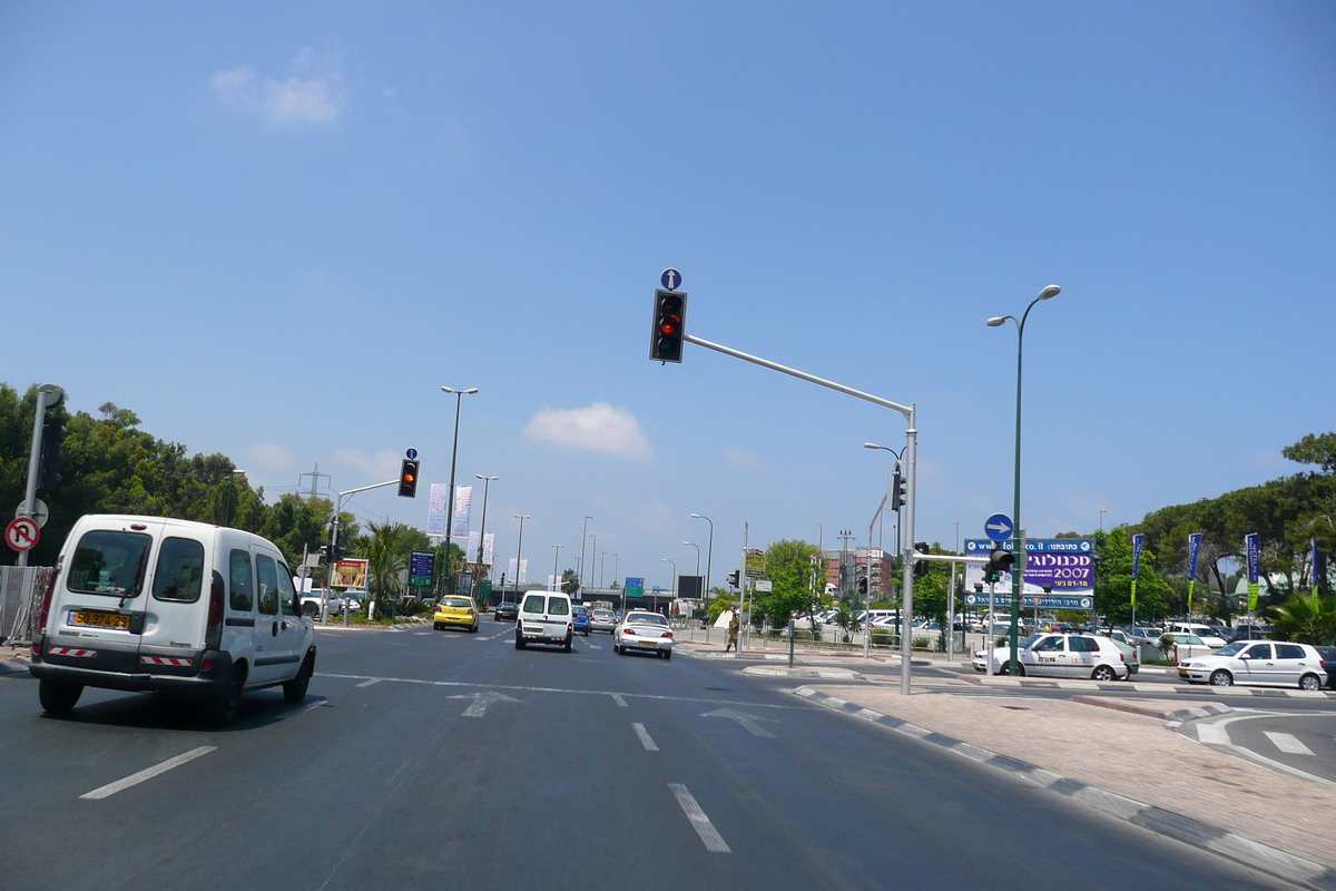 รูปถ่าย อิสราเอล(Israel) เทลอาวีฟ(Tel Aviv) ถนนโรกัค(Rokach Street) 2007-06 18