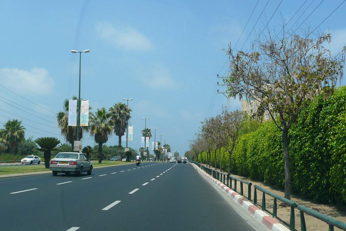 รูปถ่าย อิสราเอล(Israel) เทลอาวีฟ(Tel Aviv) ถนนโรกัค(Rokach Street) 2007-06 0