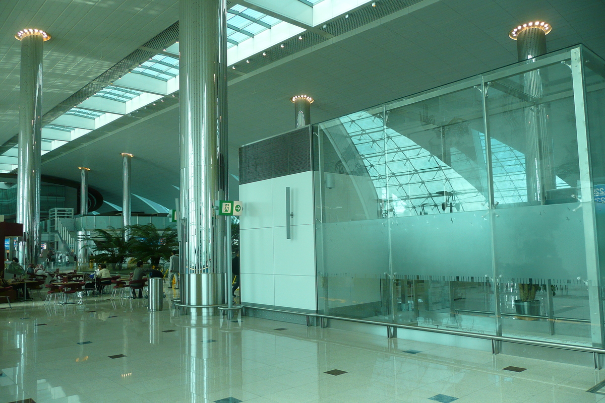รูปถ่าย สหรัฐอาหรับเอมิเรตส์(United Arab Emirates) ดูไบ(Dubai) สนามบินดูไบ(Dubai International Airport) 2009-01 1