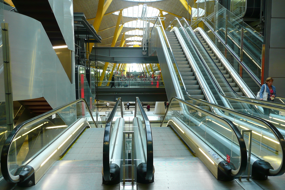 รูปถ่าย สเปน(Spain) มาดริค(Madrid) ท่าอากาศยานบาราคัส(Barajas Airport) 2007-09 24