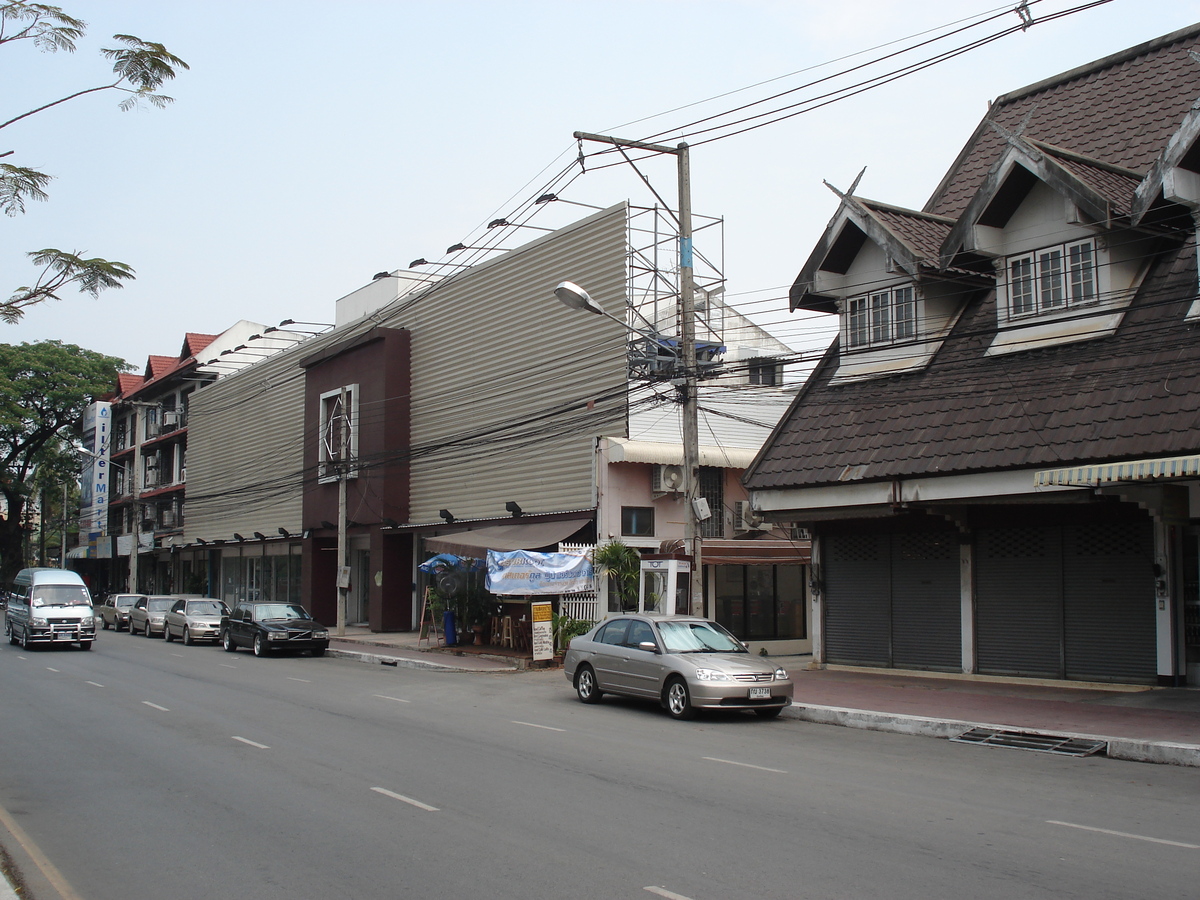 รูปถ่าย ไทย(Thailand) เชียงใหม่(Chiang Mai) ข้างในคุเมืองเชียงใหม่(Inside Canal) ถนนอารักษ์(ในคูเมือง)(Arrak Road(Canal)) 2006-04 13
