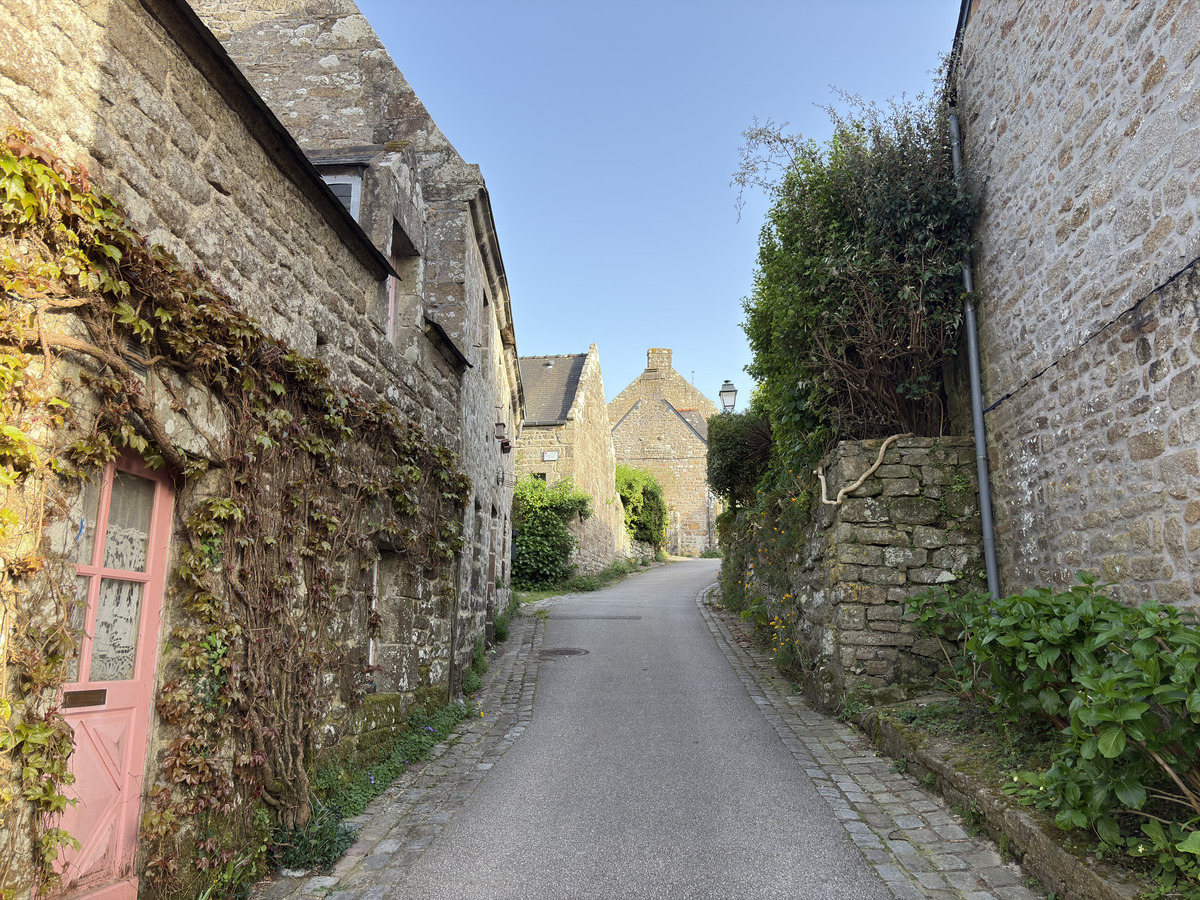 รูปถ่าย ฝรั่งเศส(France) ล็อกโรน็อง(Locronan) 2026-04 120