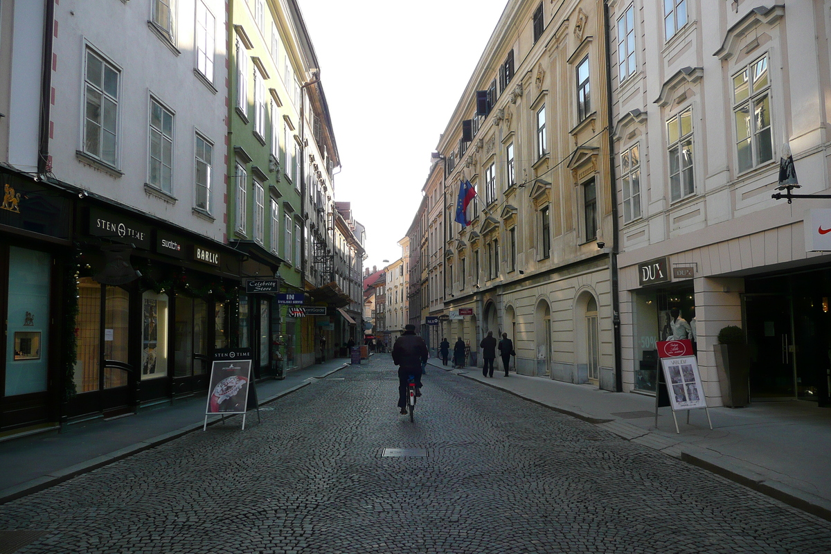 รูปถ่าย สโลวีเนีย(Slovenia) ลีอูบลีอานา(Ljubljana) เมืองเก่า(Historic Centre) 2008-01 45