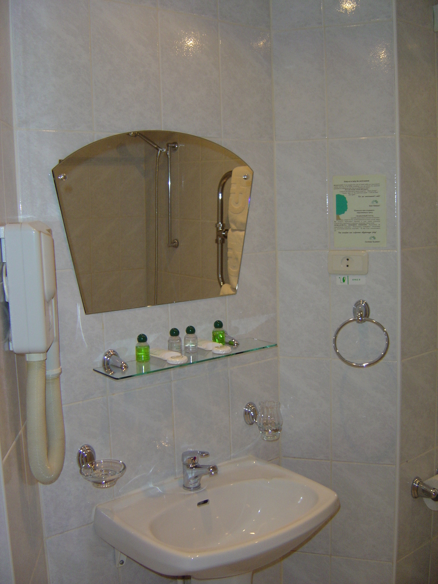 รูปถ่าย รัสเซีย(Russia) มอสโก(Moscow) โรงแรมบูดาเปสต์(Budapest Hotel) 2005-04 16