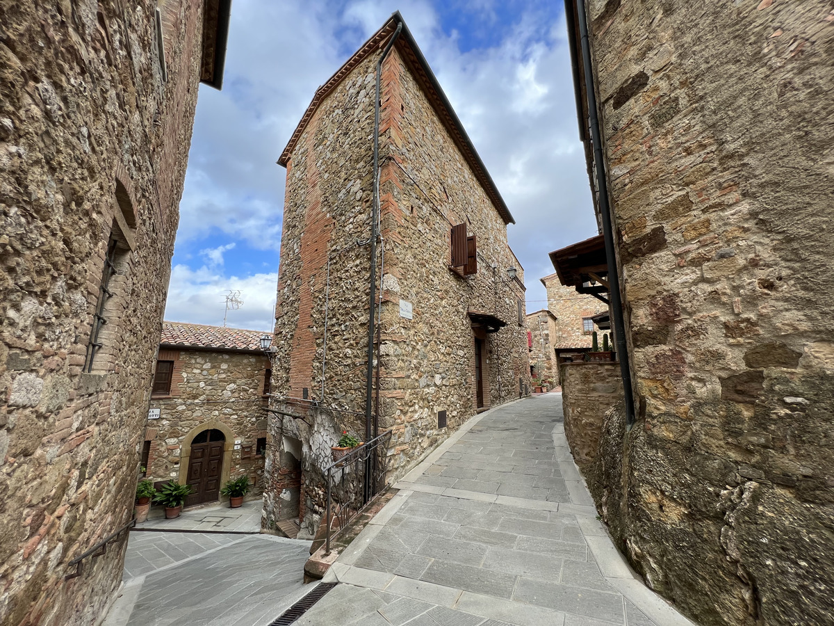 รูปถ่าย อิตาลี(Italy) ลาซัสซา(La Sassa) 2021-09 23