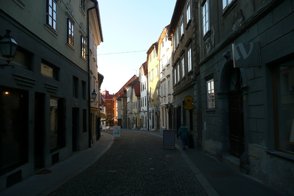 รูปถ่าย สโลวีเนีย(Slovenia) ลีอูบลีอานา(Ljubljana) เมืองเก่า(Historic Centre) 2008-01 21