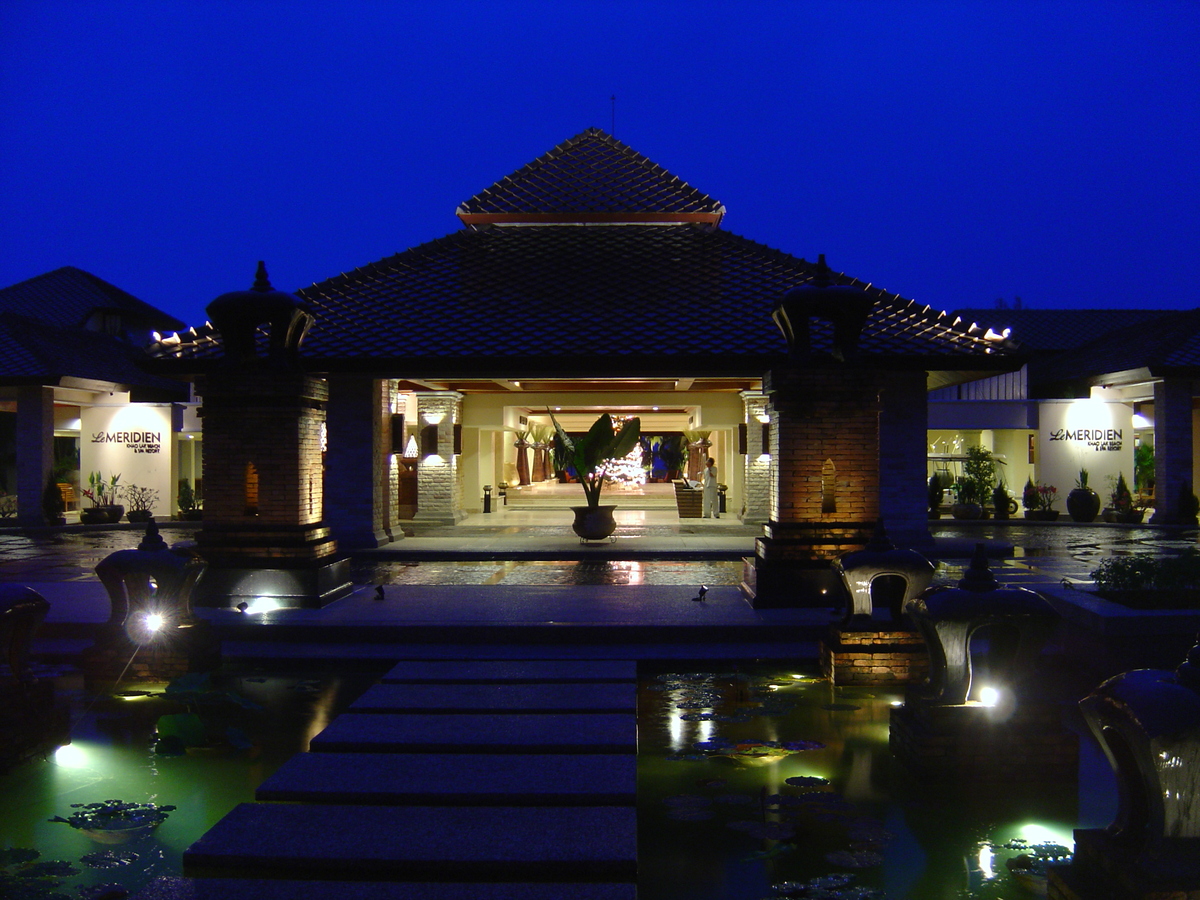 รูปถ่าย ไทย(Thailand) เขาหลัก(Khao Lak) โรงแรมเลอเมอริเดียน เขาหลัก(Meridien Khao Lak Hotel) สีสันกลางคืน(By Night) 2005-12 4