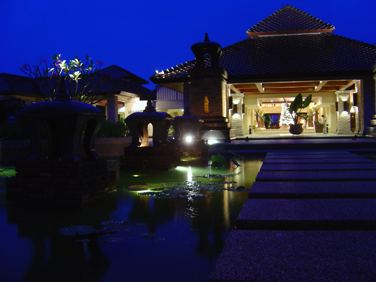 รูปถ่าย ไทย(Thailand) เขาหลัก(Khao Lak) โรงแรมเลอเมอริเดียน เขาหลัก(Meridien Khao Lak Hotel) สีสันกลางคืน(By Night) 2005-12 11