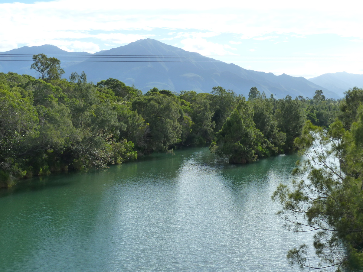 รูปถ่าย นิวแคลิโดเนีย(New Caledonia) ถนนจากตงตูตาไปทีโอ(Tontouta to Thio road) 2010-05 75