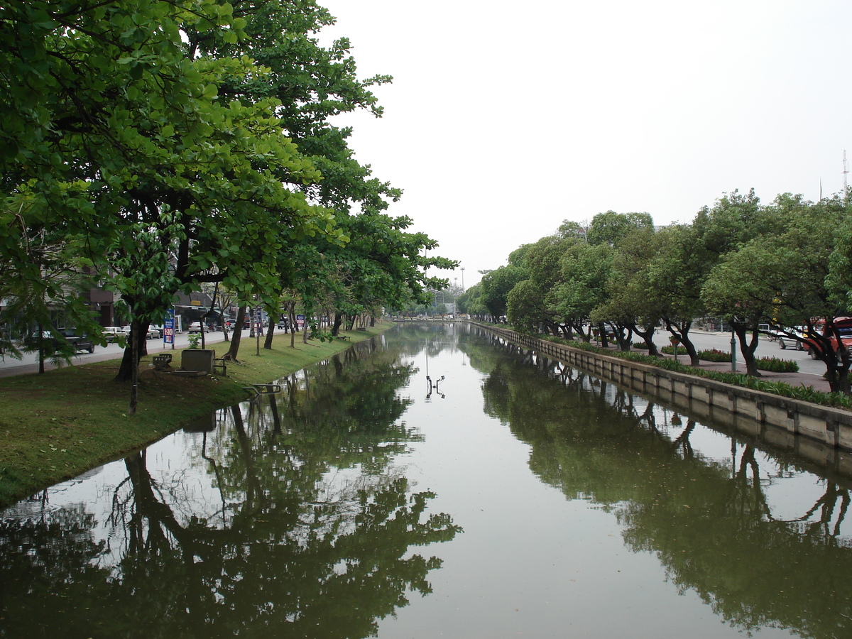 รูปถ่าย ไทย(Thailand) เชียงใหม่(Chiang Mai) ข้างในคุเมืองเชียงใหม่(Inside Canal) ถนนอารักษ์(ในคูเมือง)(Arrak Road(Canal)) 2006-04 3