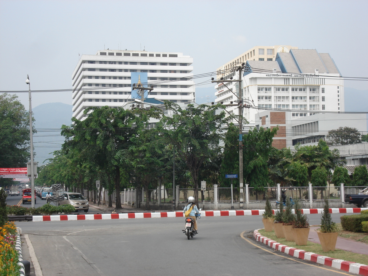 รูปถ่าย ไทย(Thailand) เชียงใหม่(Chiang Mai) ข้างในคุเมืองเชียงใหม่(Inside Canal) ถนนอารักษ์(ในคูเมือง)(Arrak Road(Canal)) 2006-04 26