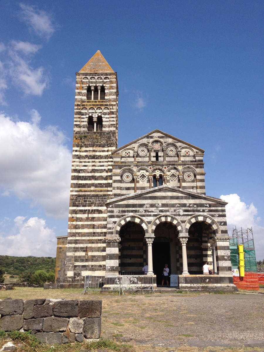 รูปถ่าย อิตาลี(Italy) ซาร์ดิเนีย(Sardinia) มหาวิหารซักการ์เจีย(Basilica di Saccargia) 2015-06 1