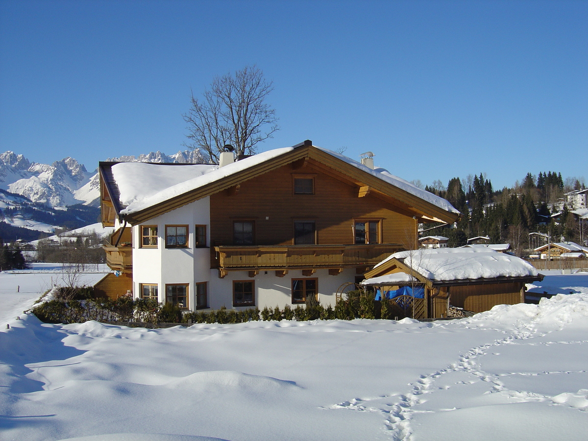 รูปถ่าย ออสเตรีย(Austria) คิทซ์บูเฮล(Kitzbuhel) 2005-03 12