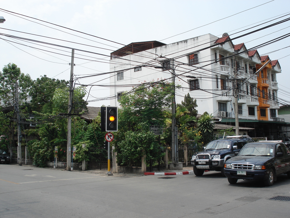 รูปถ่าย ไทย(Thailand) เชียงใหม่(Chiang Mai) ข้างในคุเมืองเชียงใหม่(Inside Canal) ถนนสามล้าน(Sam Lan Road) 2006-04 5