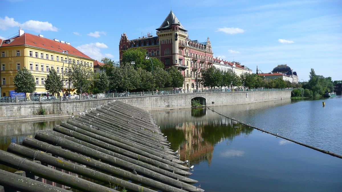 รูปถ่าย สาธารณรัฐเช็ก(Czech Republic) ปราก(Prague) ริมฝั่งสเมตานา(Smetanovo nabr) 2007-07 28